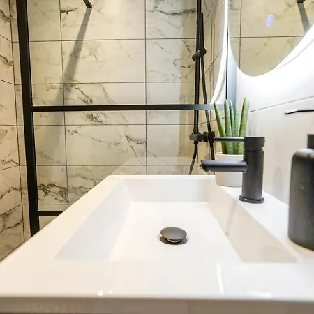 Luxury Center * Delft